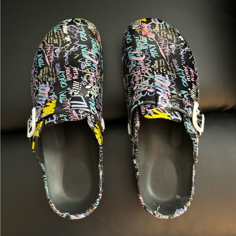 A blk graffiti pair of croc- like slip ons.